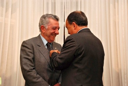 Montevideo - Consegna onorificenza al Ministro degli Esteri dell'Uruguay
